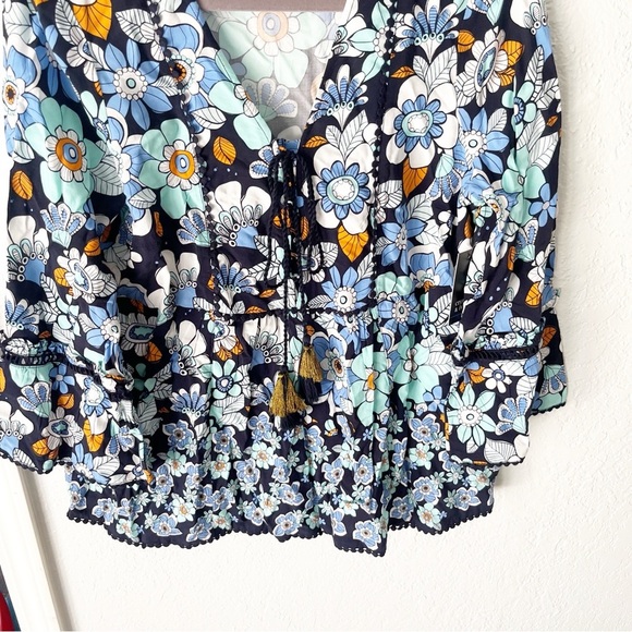 Crown & Ivy Top Women's Large Hippie Floral Tassel Boho Groovy NWT - Picture 3 of 7